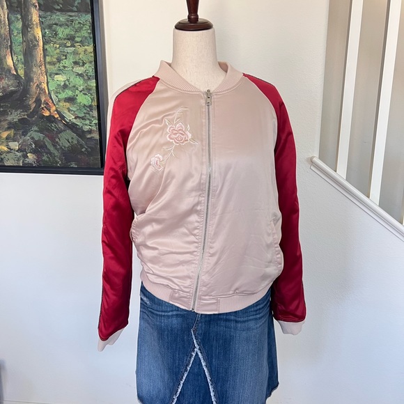 Honey Punch reservable satin bomber jacket. Embroidered/quilted medium - Picture 2 of 16